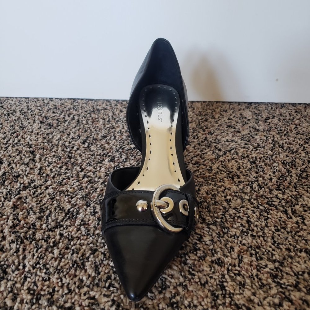 Shoes - Picture 5 of 6